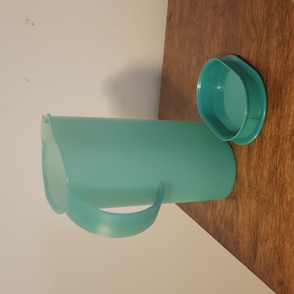 Tupperware - Picture 2 of 3